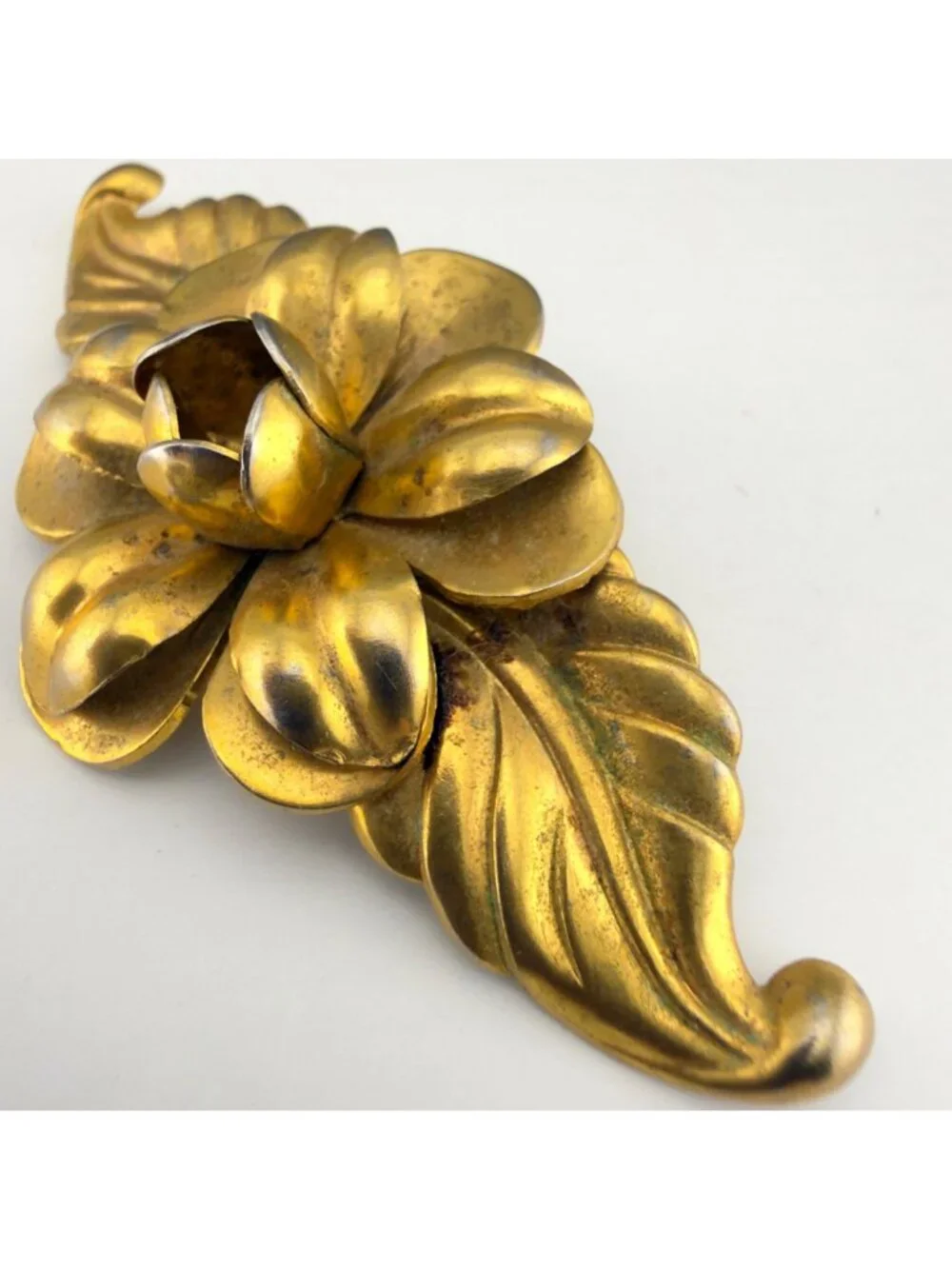 Vintage Art Deco Floral Brooch Gold Tone Leaf Design 3